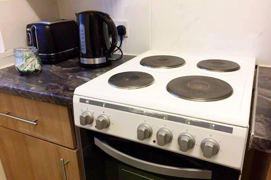Conveniently Situated 1Bed Apt In Stretford Apartamento Manchester Exterior foto
