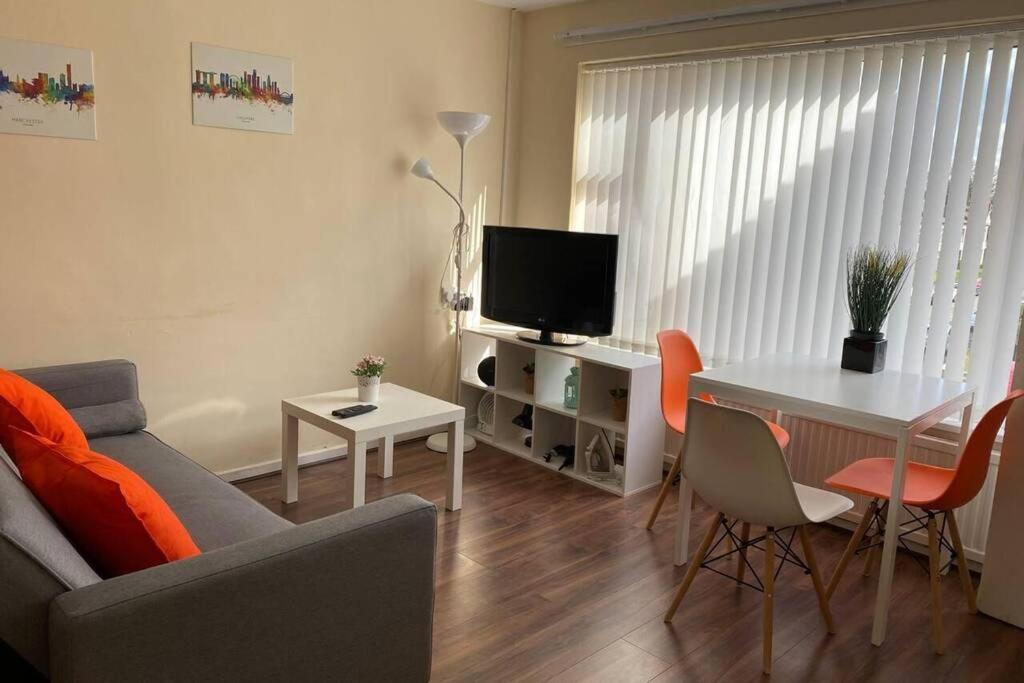 Conveniently Situated 1Bed Apt In Stretford Apartamento Manchester Exterior foto