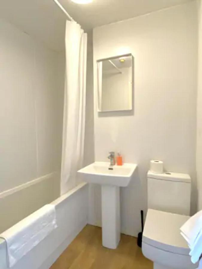 Conveniently Situated 1Bed Apt In Stretford Apartamento Manchester Exterior foto
