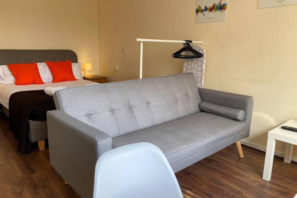 Conveniently Situated 1Bed Apt In Stretford Apartamento Manchester Exterior foto