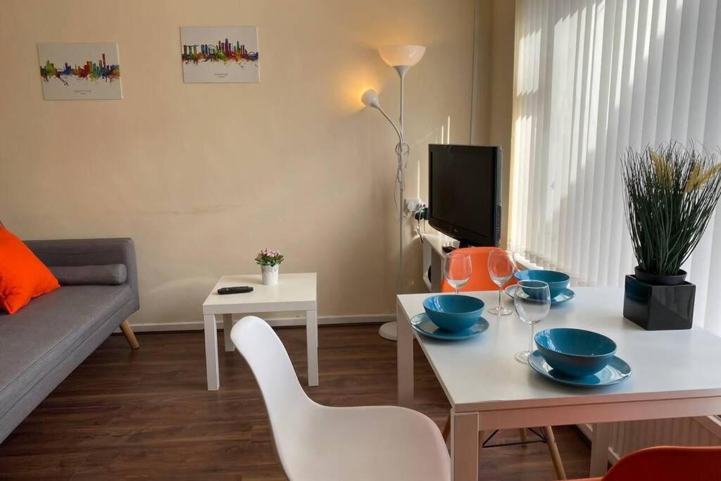 Conveniently Situated 1Bed Apt In Stretford Apartamento Manchester Exterior foto